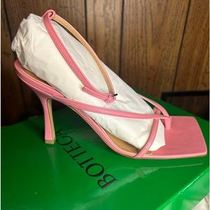 100% Authentic Bottega Veneta Blossom Stretch Size 40/ Size 9 Womens